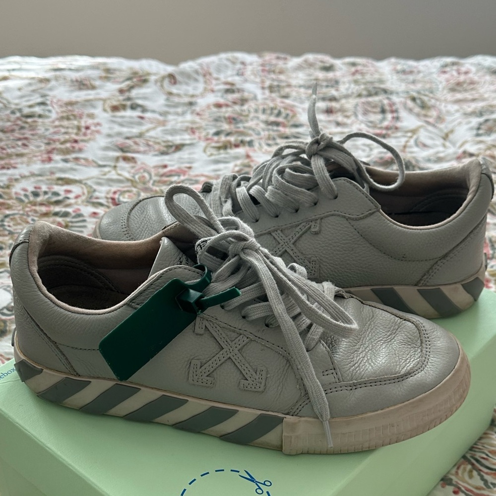 Off white boys sneakers.